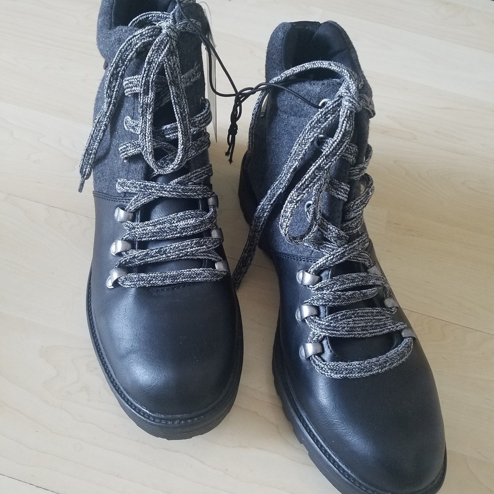 Women's Hiking Boots - Picture 2 of 5
